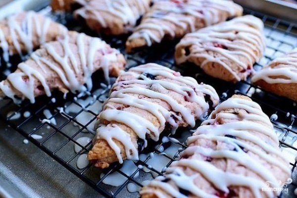 Черничное печенье.Ингредиенты: Мука — 3 стак.Сахар — 6 ст. л. Соль — по вкусуРазрыхлитель — 2 ч. ...