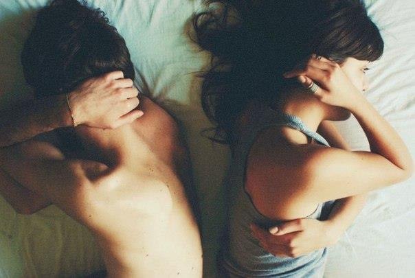 Юлия Друнина.Двое рядом притихли в ночи,Друг от друга бессонницу пряча.Одиночество молча кричит,Мир ...