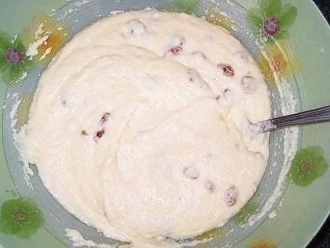 Манник с изюмом.Нам потребуется:-1 стакан манной крупы-1 стакан кефира-0.5 стакана сахара-80 гр. ... - 2