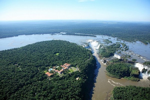 Водопады Игуасу (Аргентина, Бразилия).Водопады Игуасу – огромный комплекс водопадов, расположенный ... - 8