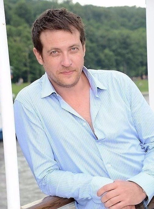 Актер кирилл сафонов биография личная жизнь фото Какая же прекрасна пара! Александра Савельева и Кирилл Сафонов. Она популярная