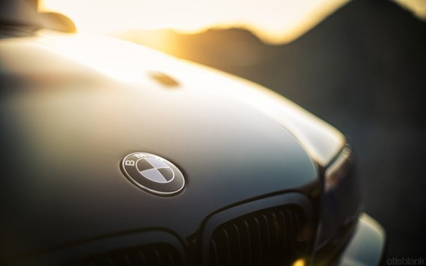  | BMW - 7  2017  16:52