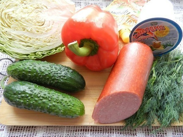 Салат с копченой колбасой и огурцами. Салат с копченой колбасой и огурцами - свежий и одновременно ... - 2
