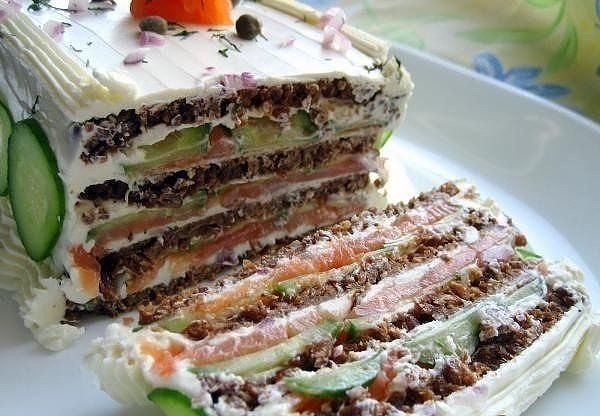 Бутербродный торт с копченым лососем и мягким сыром. Красивый и невероятно вкусный праздничный ...