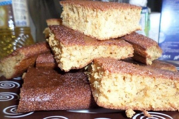 Медовый пирог с манкой на кефире.яйца 3 шт.крупа манная 1 стакансахар 1 стаканкефир 1 стаканмука 1 ...