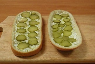 Ленивая пицца на батоне.Это пожалуй самый простой и быстрый вариант перекусить вкусной и аппетитной ... - 5