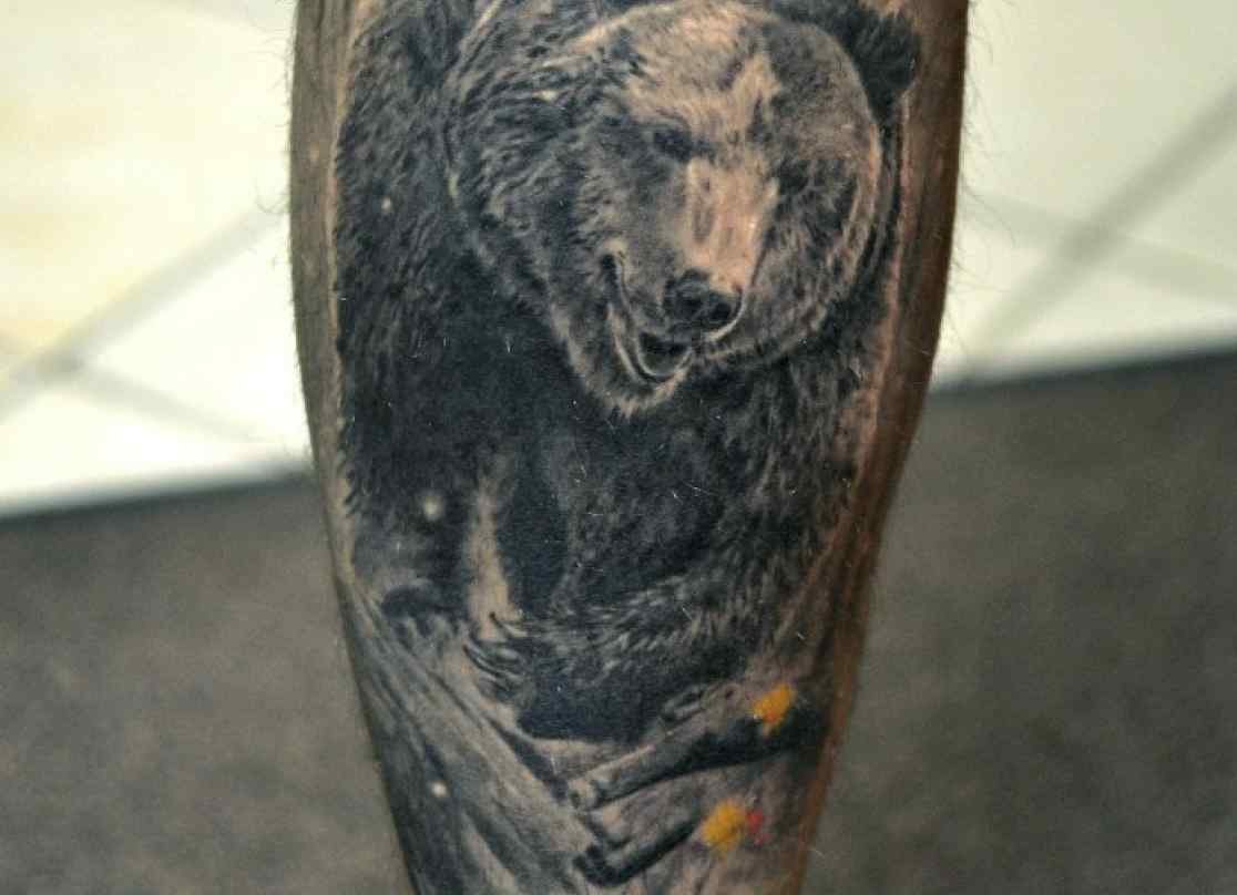 Медведь | Bear tattoo designs, Back piece tattoo, Forest tattoos