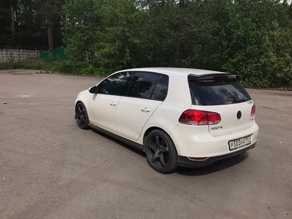 Golf 6 белый черные диски