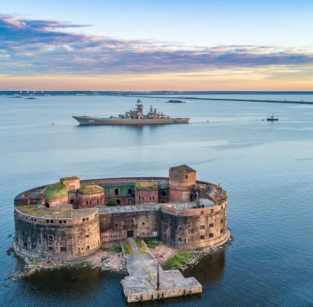 Остров форт. Морская крепость императора Петра Великого. Крепость Кронштадт Форт Боярд.