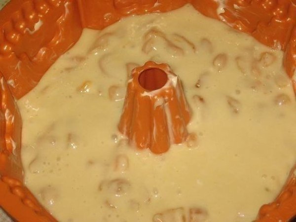 Вкусный кекс с курагой. Ингредиенты: - 200 г сметаны - 3 яйца - 2 стакана муки - 1 стакан кураги - 1 ... - 4