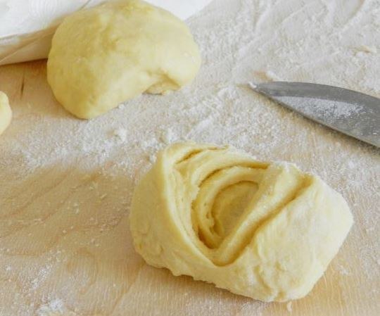 Сахарные плюшки.Пышные, ароматные, сладкие сахарные плюшки из сдобного дрожжевого теста. Продукты ... - 5