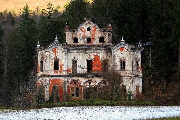  "Villa de vecchi" (  )