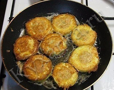 Кабачки с мясом в кляре. Ингредиенты: - 2 – 3 молодых кабачка - 300 г мяса (можно в любом раскладе – ... - 5