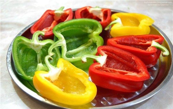 Перец сладкий с куриным филе и моцареллой.Куриная грудка режется кубиком и обжаривается до легкого ... - 3