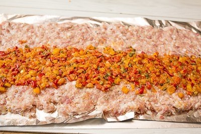 РУБЛЕНЫЙ МЯСНОЙ РУЛЕТ СО СЛАДКИМ ПЕРЦЕМ. Ингредиенты на 6 порций: Для фарша: 1,2 кг свиного фарша 1 ... - 6