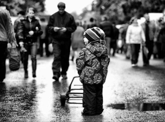 КАК НЕ ПОТЕРЯТЬ РЕБЁНКА В ТОЛПЕ.#полезные_советы@mama_i_ya_plus #безопасность@mama_i_ya_plus 1. На ...