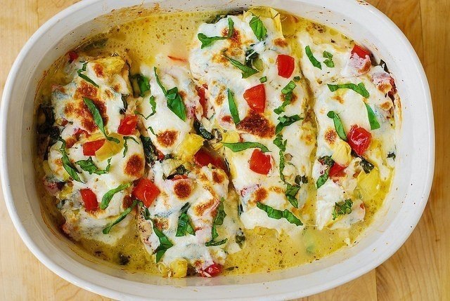 Куриное филе под шубой.Справится даже начинающая хозяйка Ингредиенты:Куриное филе — 4 шт.Помидор — 1 ...