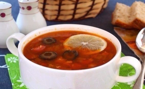 Солянка мясная .Мужчинам не устоять! Ингредиенты: Свинина мякоть - 300 г Колбаса варено-копчёная - ...