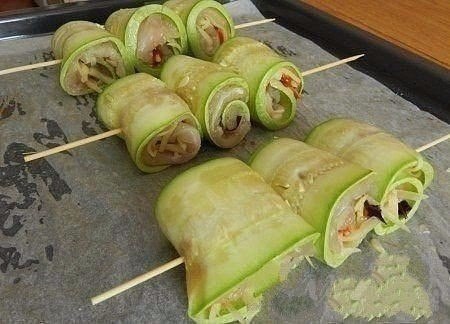 Суперские рулетики из кабачков с куриным мясом.Ингредиенты: -молодые кабачки (или цуккини) - 2 ... - 6