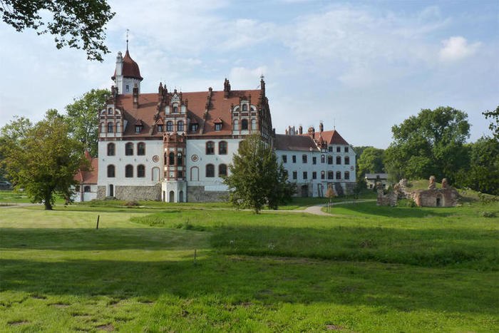   (Schloss Basedow), .  17-        ... - 10