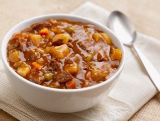 Тушеная говядина с овощами.на 100грамм - 114.33 ккал, Б/Ж/У - 8.15/5.32/8.93Ингредиенты:Говядина 680 ...