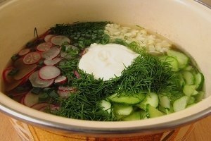 Холодник со щавелем по-белорусски.#летнее_меню@vk.cookingВода 2.5 л Лук зелёный 1 пучокОгурцы 2 ... - 9