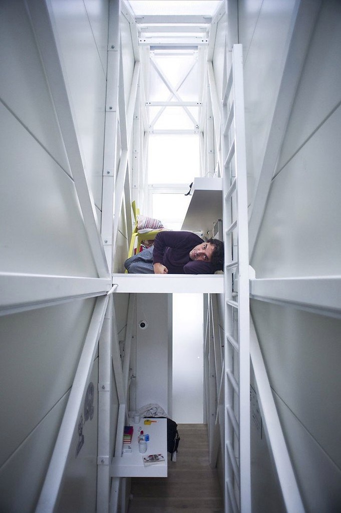        .    Keret House,   ... - 7