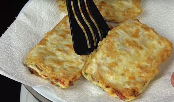 Вкусная закуска из лаваша.Ингредиенты:Тонкий лаваш — 1 упаковка Плавленый сыр — 200 г Колбаса — 250 ... - 5