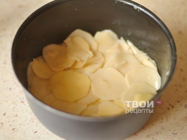 Картофельная запеканка с сыром.Ингредиенты:Картофель 1 кгМасло сливочное 70 гСыр твердый 80 гТимьян ... - 5