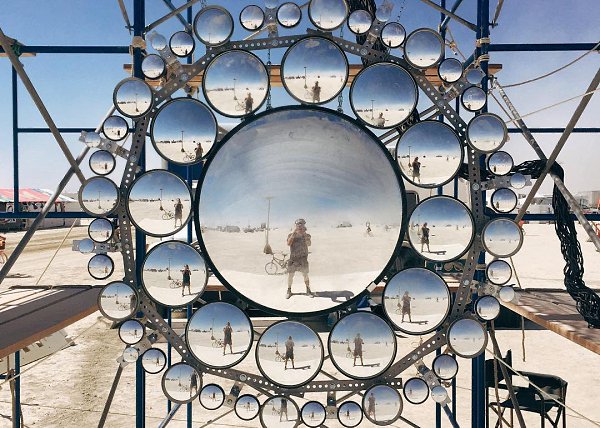 Фестиваль Burning Man на одну неделю воплощает в реальность смелую мечту о жизни в обществе свободы ... - 2