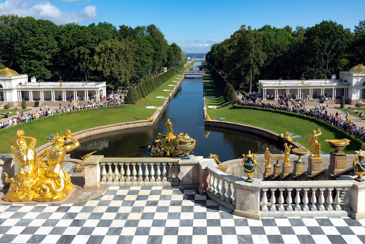 Петергоф как идеальное место для исторического отдыха в пригороде Санкт-Петербурга Дворцы и фонтаны: архитектурные шедевры