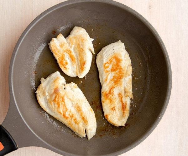 Сэндвич с куриным салатом.Салат может стать вкусным и сытным перекусом, если положить его в булочки ... - 2