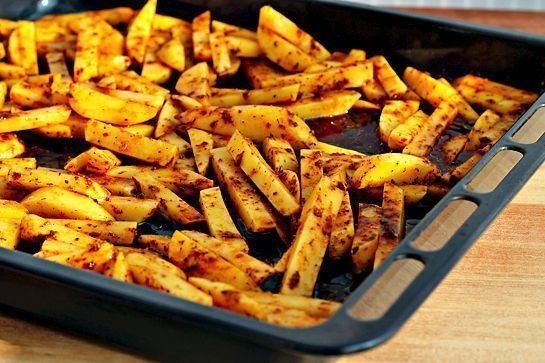 Ароматный картофель фри, запеченный в духовке.Ингредиенты:- 8 больших картофелин- 2 яичных белка- ... - 6