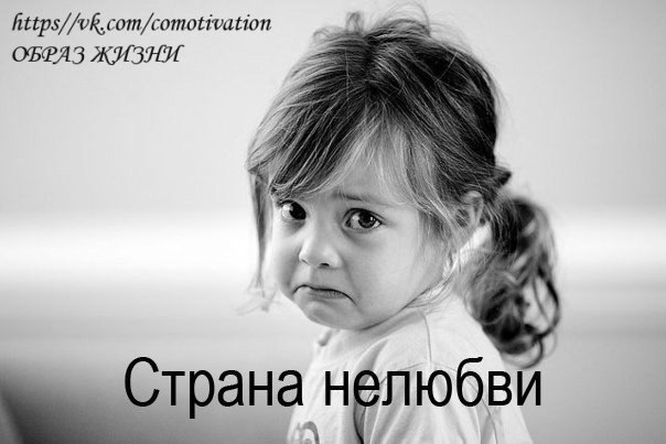 Страна нелюбви.Тель-Авив. Улица. Мать и ребенок. Он роняет мороженое, корчит рожу, подвывает, и вот ...