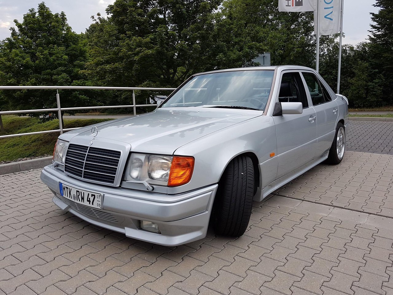 Mercedes - 30  2017  05:03