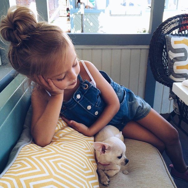 У всех проблем одно начало.. Сидела женщина, скучала..