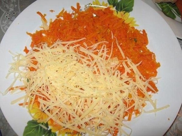Салат слоеный, очень вкусный. Чтобы приготовить салат, нам нужно взять: - 250г куриного мяса. Можно ... - 3