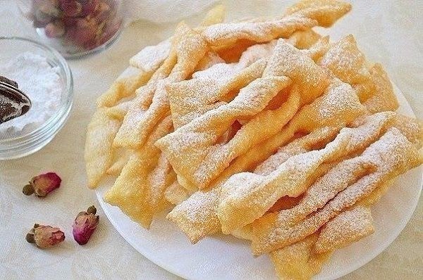 Хворост на кефире.Эти пышечки не оставят никого равнодушными!Ингредиенты:Кефир — 1,5 стаканЯйца — 1 ...