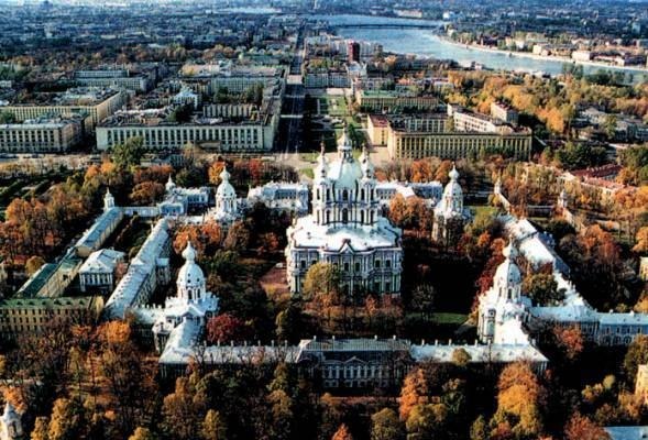 Надо знать: дворцы и университеты. 1. Чесменский дворец (ГУАП) По преданию этот дворец был основан ... - 5