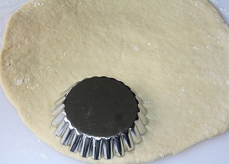 Коржики сметанные.Нам потребуется:Сметана – 4 ст. ложки,Масло сливочное – 2 ст. ложки,Яйцо – 1 ... - 4