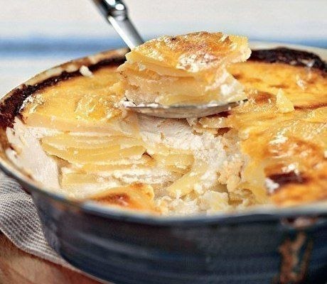 Картофель по-болгарски.Ингредиенты:картофель - 6 шт.творог - 500 гмасло сливочное - 100 гяйца ...