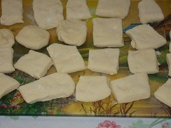 Почти Наполеон. Этот торт из разряда быстро и вкусно. Ингредиенты: - 1 кг слоеного теста Для крема: ...