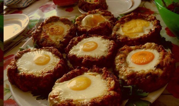 Мясные ватрушки . -фарш из куриных грудок, лук, чеснок, свежая зелень, соль, перец, пара морковок, ...
