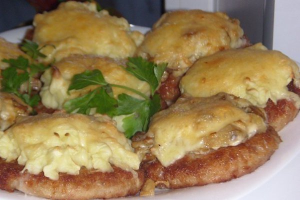Куриные котлеты с грибами и картоф. пюре!!!!!!!!!!!! Автор: Светлана Голубева Фарш курин.-0.5 кг. ...