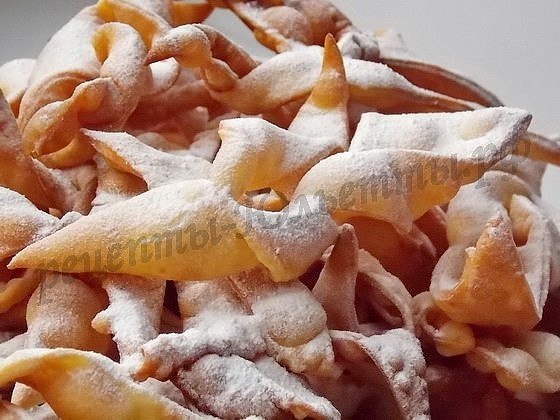 Идеальная семья.Этот хворост на минералке может быть Вам знаком под названием