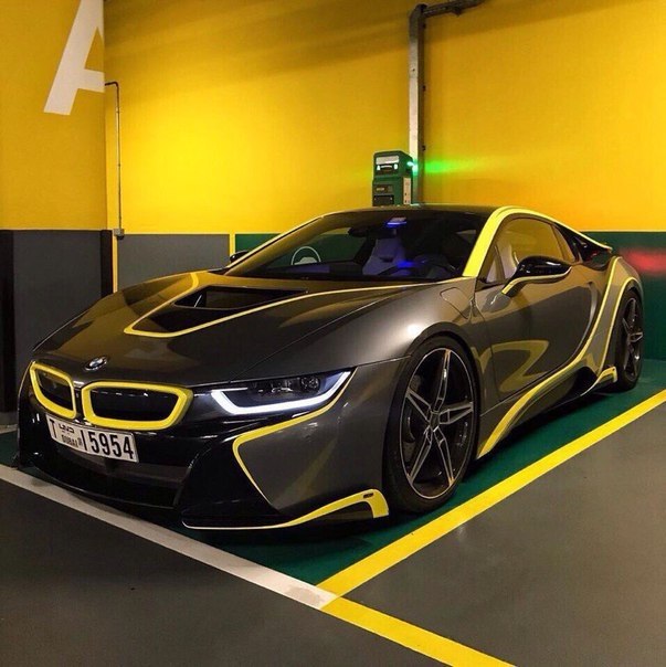 BMW i8