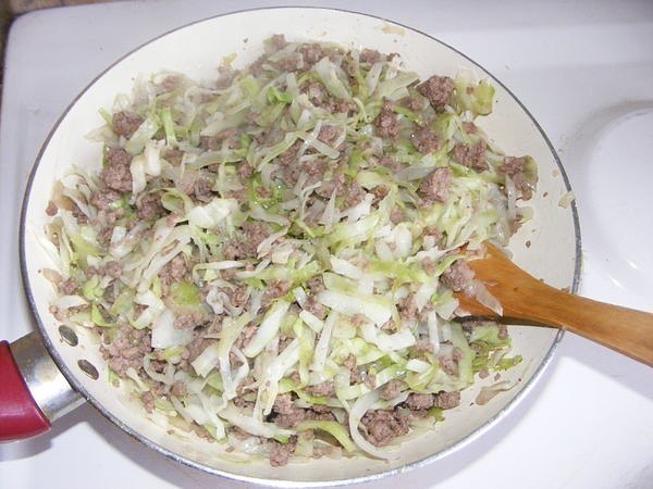КАПУСТНО-МЯСНОЙ ПИРОГ .ИНГРЕДИЕНТЫ: 200 гр. маргарина или масла, 250 гр. творога, 3 яйца + 1 на ... - 6