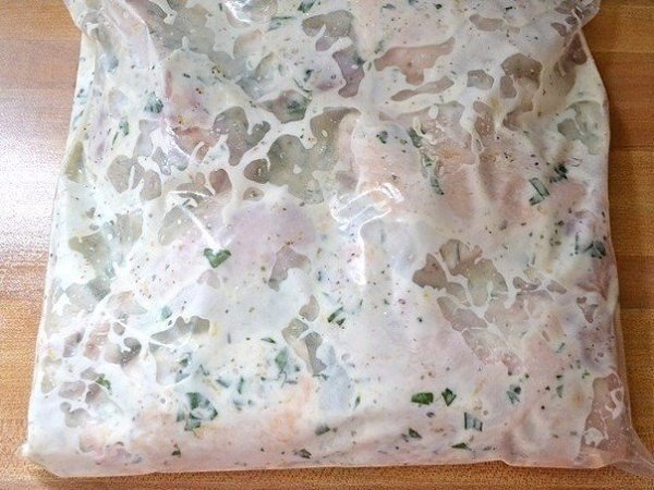 Курица в маринаде по-гречески.Ингредиенты:Йогурт без ароматизаторов — 1 стак.Курица (ножки, ... - 4