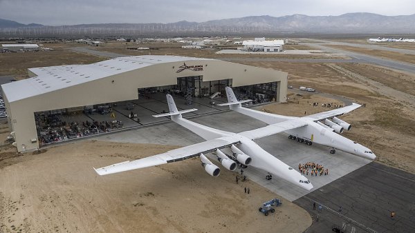 Представлен самолет Stratolaunch для орбитальных запусков.Самый большой в мире самолёт Stratolaunch ...