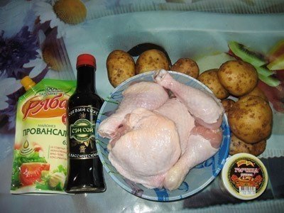Вкусная курочка в маринаде вместе с картошкой в духовке.Ингредиенты:-Курочка частями(бёдрышки или ... - 2